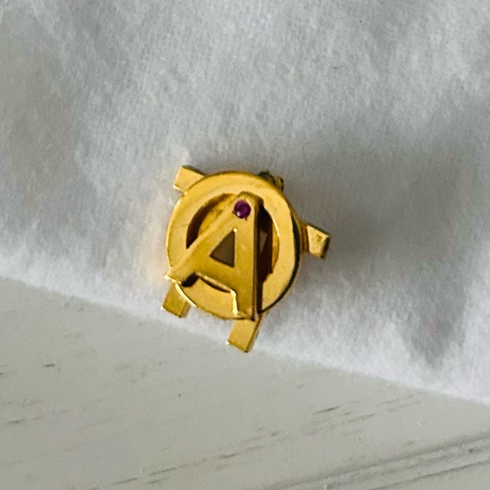 Alpha Omicron Pi Gold Tone Brooch with Red Ruby Vintage 1980’s - Picture 4 of 10